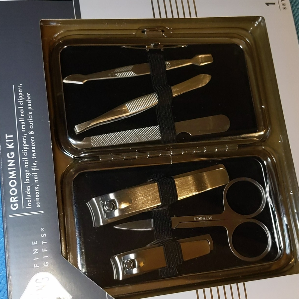 Grooming Kit - Picture 8 of 8